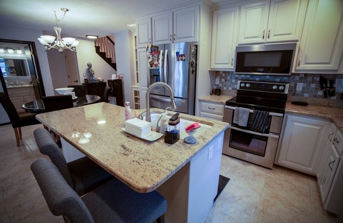 Bellevue House | Charming 3-bedroom 4 bath house in serene Green Bay with WiFi,AC