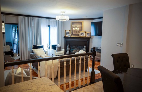 Bellevue House | Charming 3-bedroom 4 bath house in serene Green Bay with WiFi,AC