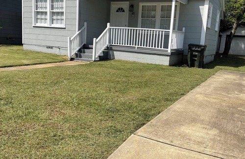 Forest Lake House | Charming 3-bedroom and 2 bath house with AC and WiFi in Tuscaloosa.