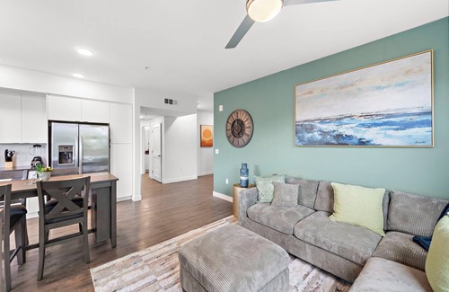 Lyon Street Apartment | Charming 3-bedroom apartment next to Disneyland/Newport/Irvine