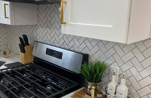 Throgs Neck Apartment | Charming 3-bedroom apartment in The Bronx