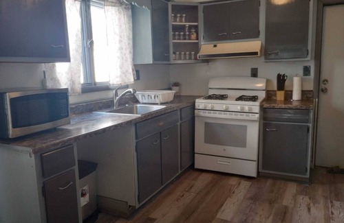 Downtown Syracuse Apartment | Charming 3-bedroom apartment with WiFi and AC in Syracuse