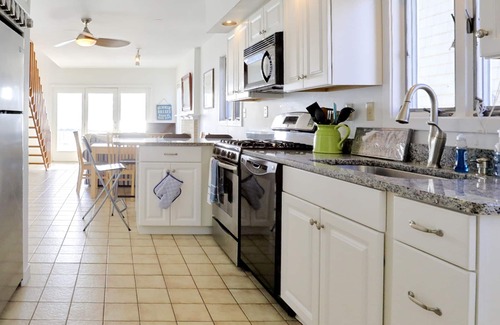 Milford House | Charming 3 Bedroom Beach Front Cottage with Fireplace