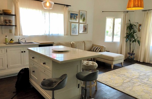 North Central House | Charming 3-bedroom bungalow in fabulous Pasadena