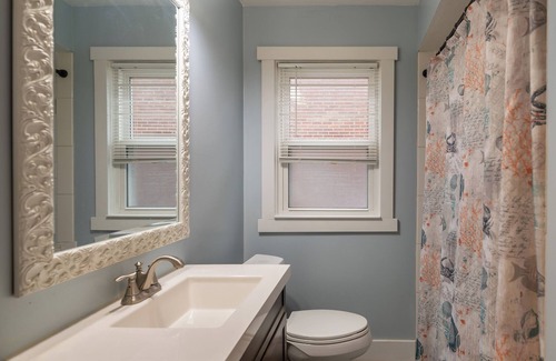 Redford House | Charming 3-bedroom bungalow with WiFi, AC in welcoming Redford