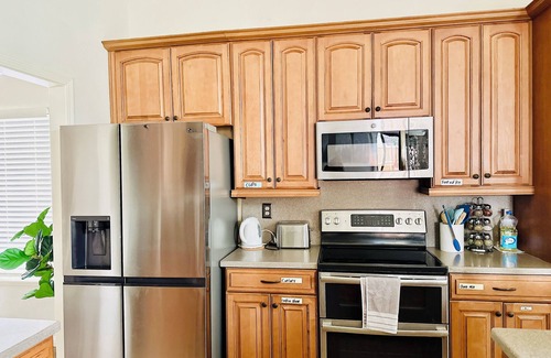 Folsom House | Charming 3-bedroom bungalow with WiFi and AC in delightful Folsom
