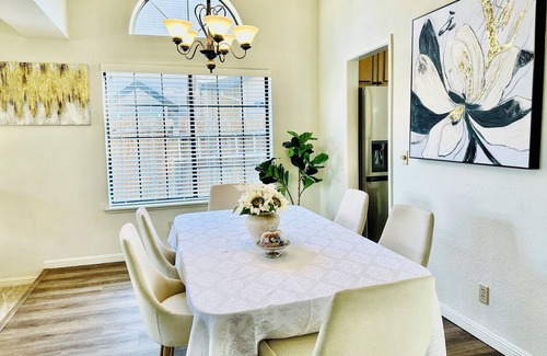 Folsom House | Charming 3-bedroom bungalow with WiFi and AC in delightful Folsom