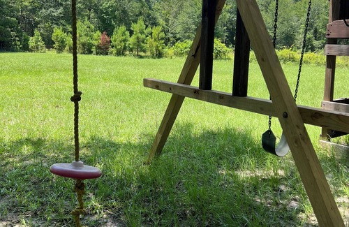 Oakhurst House | Charming 3-bedroom country house in wonderful Huntsville with AC.