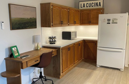 Rileyville Cabin | Charming 3-bedroom cabin with Moutain Views, Hottub, WiFi in Shenandoah.