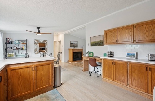 Rileyville Cabin | Charming 3-bedroom cabin with Moutain Views, Hottub, WiFi in Shenandoah.