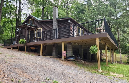 Antes Fort Cabin | Charming 3-bedroom cabin with WiFi, AC in tranquil Waterville