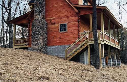 Tullahoma Cabin | Charming 3-bedroom cabin with WiFi, in Tullahoma out at Tim’s Ford Lake.