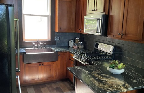 Abrams Cabin | Charming 3-bedroom cabin in Pound with WiFi and AC