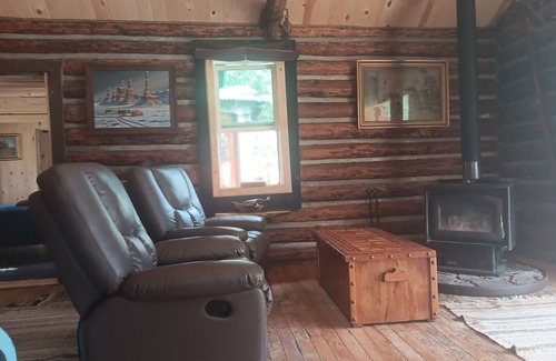 Blue Cabin | Charming 3-bedroom cabin with WiFi, AC in serene Luna on 150 acres of private