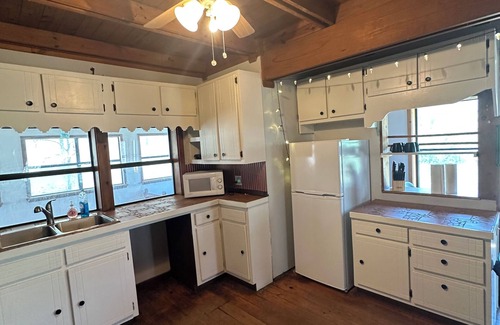 Fox Cabin | Charming 3-bedroom cabin with AC and WiFi in Fox, AR