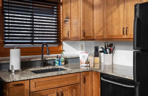 Stratton and Bromley Ski Areas Ski Chalet | Charming 3-bedroom chalet with AC and WiFi in peaceful Winhall