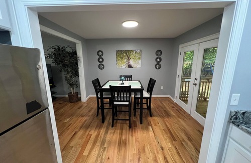 Toddville Road Cottage | Charming 3-bedroom cottage in pleasant Charlotte with AC, WiFinnn