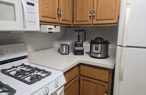Higgins Lake Cottage | Charming 3-bedroom cottage with AC and WiFi at Higgins Lake.