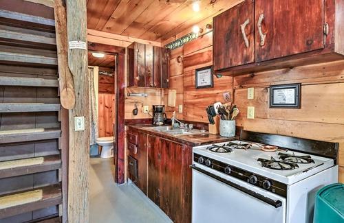 Solon Cottage | Charming 3-bedroom cottage in peaceful Solon with WiFi