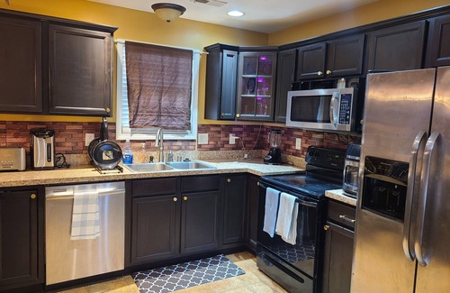 Lexington House | Charming 3-bedroom Escape Haven in Lexington/5 mi from airport/4.3mi from H.Park