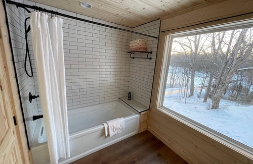 Charlotte Other | Charming 3-bedroom farmhouse with WiFi in Historic Charlotte, TN