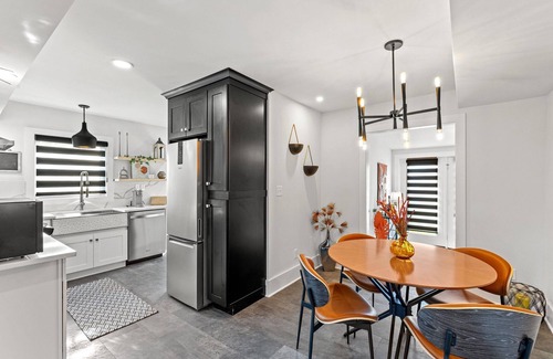 Lexington House | Charming 3-bedroom farmhouse in welcoming Lexington with WiFi, AC
