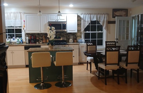 Batesville Other | Charming 3-bedroom farmhouse in cool Crozet with AC, WiFi