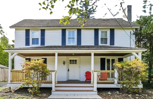 Lenox House | Charming 3-bedroom farmhouse in Lenox