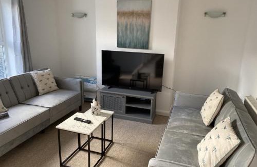 Lakenheath House | Charming 3 bedroom flint cottage