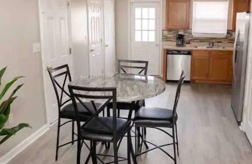 Florence House | Charming 3 Bedroom Florence KY, close to Creation Museum, free wi fi and parking