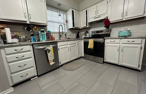 River Trace House | Charming 3-bedroom furnished house in terrific Nashville:HUGE YARD!