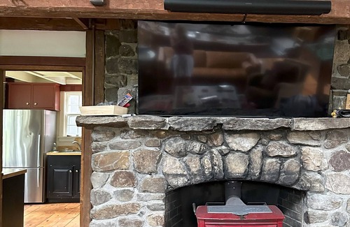 Manchester Center House | Charming 3-bedroom guest house converted from original 1790 Post and Beam Barn.
