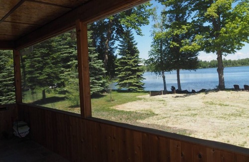 Elk Rapids House | Charming 3-bedroom house with WiFi, AC in welcoming Elk Rapids