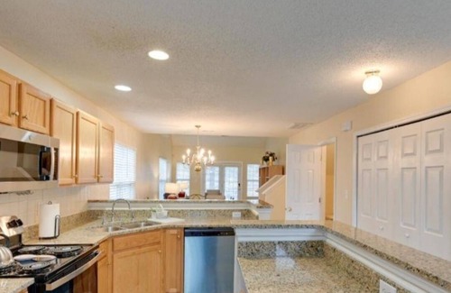 Greensboro House | Charming 3-bedroom house in lovely Greensboro with WiFi, AC