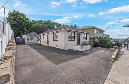 Hackensack House | Charming 3-bedroom house Near