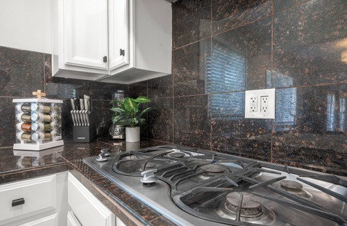 Canoga Park House | Charming 3-bedroom house in marvelous Los Angeles with AC