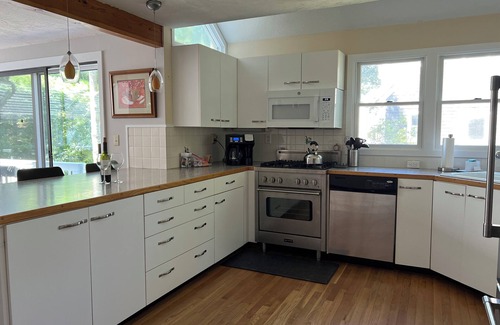 East Chop House | Charming 3-bedroom house in OakBluffs, walking distance to Circuit Ave!