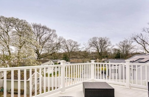 Bayville House | Charming 3-bedroom house in Ocean Gate with WiFi and AC.
