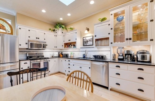South Side Flats House | Charming 3-bedroom house with AC, WiFi in brilliant Pittsburgh