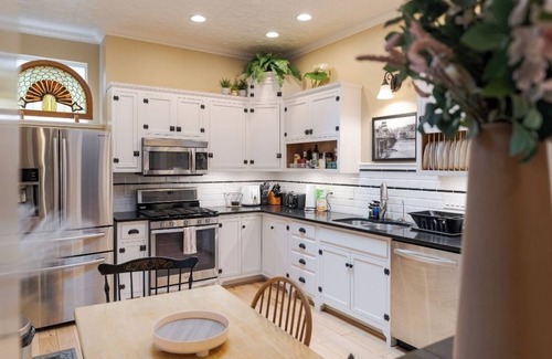 South Side Flats House | Charming 3-bedroom house with AC, WiFi in brilliant Pittsburgh