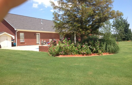 Starkville House | Charming 3-bedroom house with WiFi in Starkville and very close to campus.