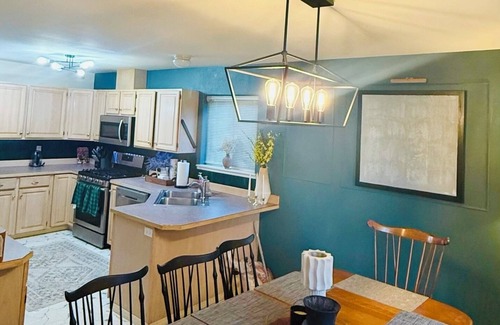 Abbott Loop House | Charming 3-bedroom house; minutes from Alaska Zoo