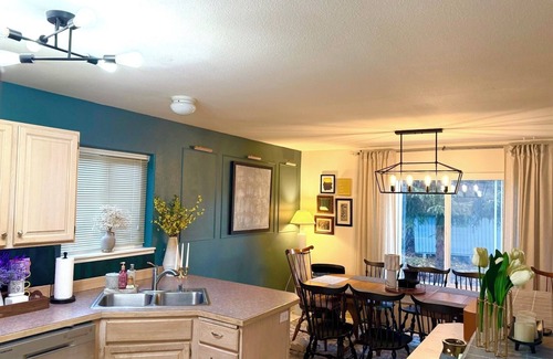 Abbott Loop House | Charming 3-bedroom house; minutes from Alaska Zoo