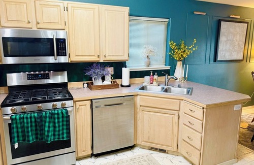 Abbott Loop House | Charming 3-bedroom house; minutes from Alaska Zoo
