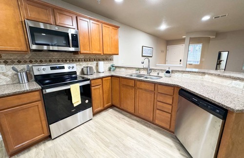 Aloha House | Charming 3-bedroom house in wonderful Beaverton with WiFi, AC