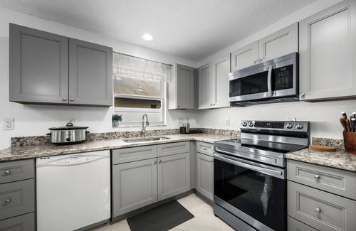 Trailer Estates House | Charming 3-bedroom house in Bradenton Had been remodeled almost everything new.