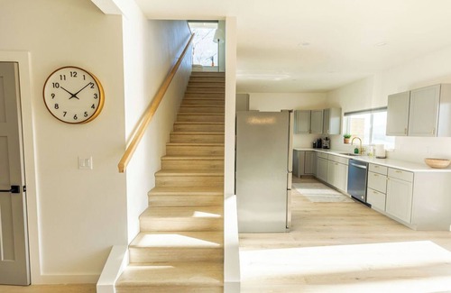 East Cathlamet House | Charming 3-bedroom house in peaceful Cathlamet with Hot tub, WiFi and AC