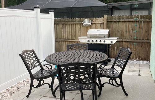 Homosassa House | Charming 3 Bedroom Homosassa Hibiscus House! Perfect for 6 guests and pets