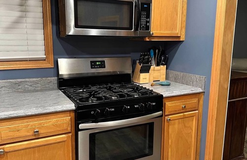 Lafayette House | Charming 3-bedroom house with WiFi, AC and everything you need for a weekend.