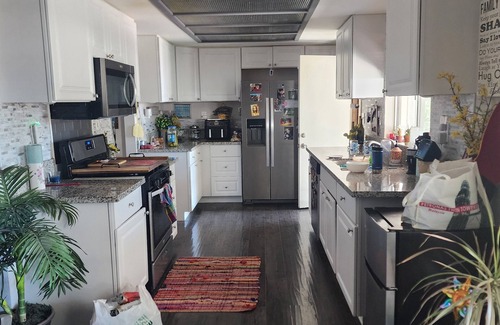 Lancaster House | Charming 3-bedroom house with WiFi and AC in Lancaster, Lake LA area.